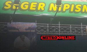 https: img.okezone.com content 2024 04 30 338 3002756 duh-baliho-rektor-umt-maju-pilkada-kota-tangerang-dirusak-otk-WTLs0AEqZv.jpg