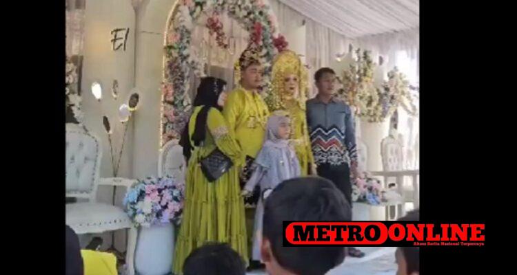 Viral Pengantin Diduga Kesurupan, Mendadak Jadi Penari saat di Pelaminan https: img.okezone.com content 2024 04 28 612 3001723 viral-pengantin-diduga-kesurupan-mendadak-jadi-penari-saat-di-pelaminan-C6OjTjIltI.jpg