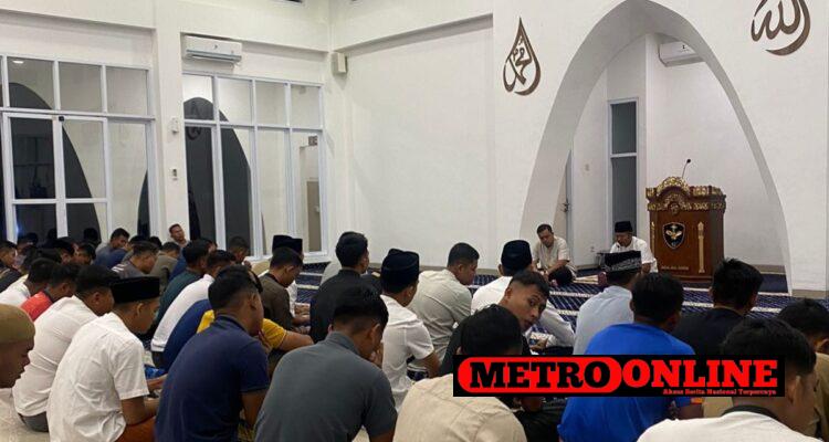 Tidak Hanya Menjaga Kedaulatan NKRI, Ternyata Lanud RSA Rutin Lakukan Tidak Hanya Menjaga Kedaulatan NKRI, Ternyata Lanud RSA Rutin Lakukan Yasinan dan Sholat Berjamaah