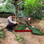 Di Kampung Air Raya Bhabinkamtibmas Polsek Bunguran Timur, beri Motivasi Di Kampung Air Raya Bhabinkamtibmas Polsek Bunguran Timur, beri Motivasi kepada Ibu Pengrajin Atap