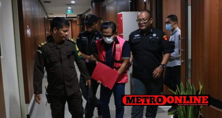 Jaksa Tahan Hakim RS dalam Perkara Suap Gratifikasi Penanganan Perkara Jaksa Tahan Hakim RS dalam Perkara Suap Gratifikasi Penanganan Perkara Ronald Tannur