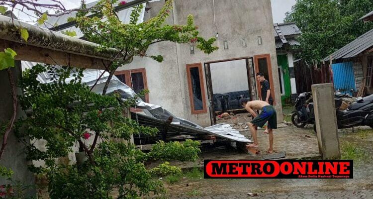 Angin Kencang Rusak Puluhan Rumah di Kota Pangkalpinang