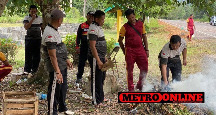 Polsek Daik Lingga Gelar Goro di Kawasan Situs Bersejarah Istana Polsek Daik Lingga Gelar Goro di Kawasan Situs Bersejarah Istana Damnah