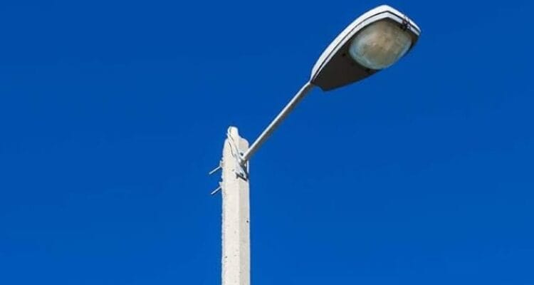 Wujudkan Lingga Terang Benderang, Dinas Perkim Pasang Lampu Penerangan Jalan Wujudkan Lingga Terang Benderang, Dinas Perkim Pasang Lampu Penerangan Jalan