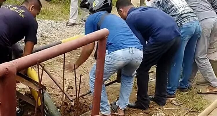 Timbulkan Kericuhan, Pemerintah Kecamatan Teluk Dalam Bongkar Paksa Palang Besi Timbulkan Kericuhan, Pemerintah Kecamatan Teluk Dalam Bongkar Paksa Palang Besi PT Padasa Enam Utama