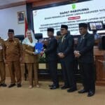 Bupati Cen Tepis Isu Keretakan dengan Wakilnya, Kami Masih Solid Bupati Cen Tepis Isu Keretakan dengan Wakilnya, Kami Masih Solid
