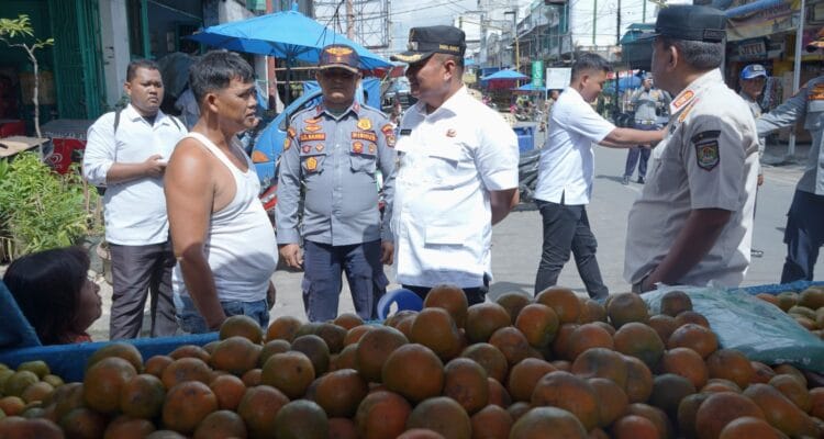 Sidak Pasar Inpres Kisaran, Wakil Bupati Asahan Minta Pedagang Tidak Sidak Pasar Inpres Kisaran, Wakil Bupati Asahan Minta Pedagang Tidak Jualan di Ruas Jalan