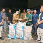 Pemkab Natuna Salurkan Pupuk Subsidi Sebanyak 149,3 Ton Pemkab Natuna Salurkan Pupuk Subsidi Sebanyak 149,3 Ton