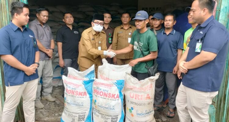 Pemkab Natuna Salurkan Pupuk Subsidi Sebanyak 149,3 Ton Pemkab Natuna Salurkan Pupuk Subsidi Sebanyak 149,3 Ton