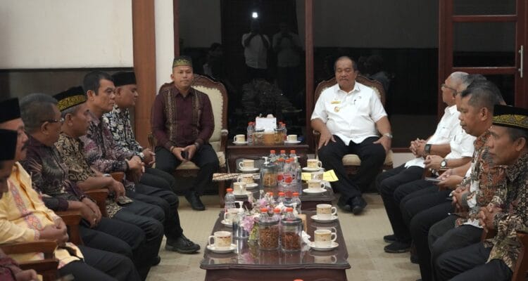 Bupati Asahan Terima Audiensi Pengurus Etnis Tabagsel Bupati Asahan Terima Audiensi Pengurus Etnis Tabagsel