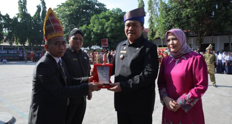 Peringati Hardiknas, Bupati Asahan Ucapkan Terima Kasih kepada Seluruh Guru Peringati Hardiknas, Bupati Asahan Ucapkan Terima Kasih kepada Seluruh Guru Sebagai Pahlawan Tanpa Tanda Jasa