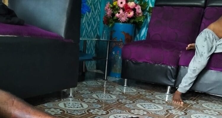 Tahanan Polres Sorong Diduga Dianiaya hingga Kritis, Keluarga Desak Kapolda Tahanan Polres Sorong Diduga Dianiaya hingga Kritis, Keluarga Desak Kapolda Usut Tuntas