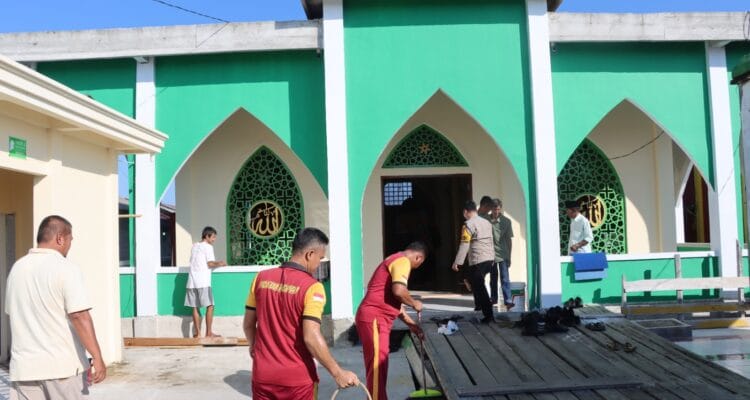 Bhakti Sosial Religi Polres Natuna: Tiga Rumah Ibadah, Satu Semangat Bhakti Sosial Religi Polres Natuna: Tiga Rumah Ibadah, Satu Semangat Kebersamaan