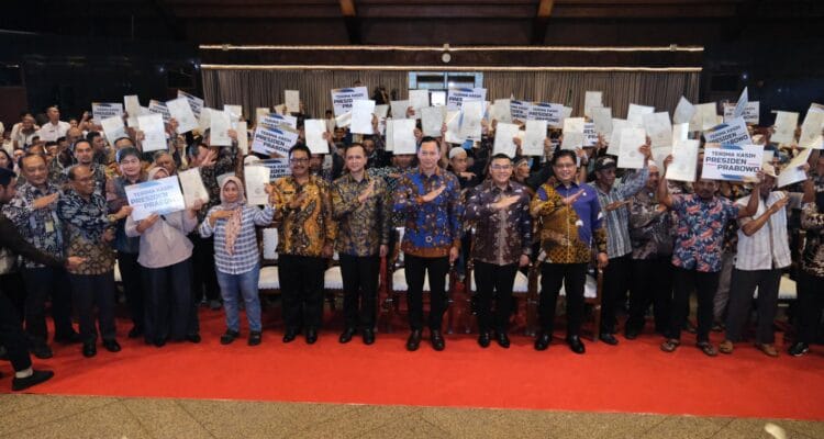 Negara Hadir Lewat Sertipikat: 1.120 Transmigran Akhirnya Miliki Hak Atas Negara Hadir Lewat Sertipikat: 1.120 Transmigran Akhirnya Miliki Hak Atas Tanah