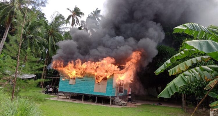 Sekejap Jadi Abu, Kebakaran Hebat di Ranai Darat Hanguskan Satu Sekejap Jadi Abu, Kebakaran Hebat di Ranai Darat Hanguskan Satu Rumah