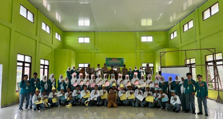 Sinergi Kepolisian dan Sekolah Cegah Kekerasan dan Kenakalan Remaja di Sinergi Kepolisian dan Sekolah Cegah Kekerasan dan Kenakalan Remaja di Pulau Laut