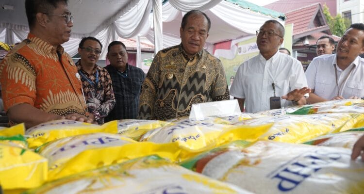 Peringati Hari Bhakti Adhyaksa ke - 80, Kejari Bersama Pemkab Peringati Hari Bhakti Adhyaksa ke - 80, Kejari Bersama Pemkab Asahan dan Bulog Gelar Pasar Murah