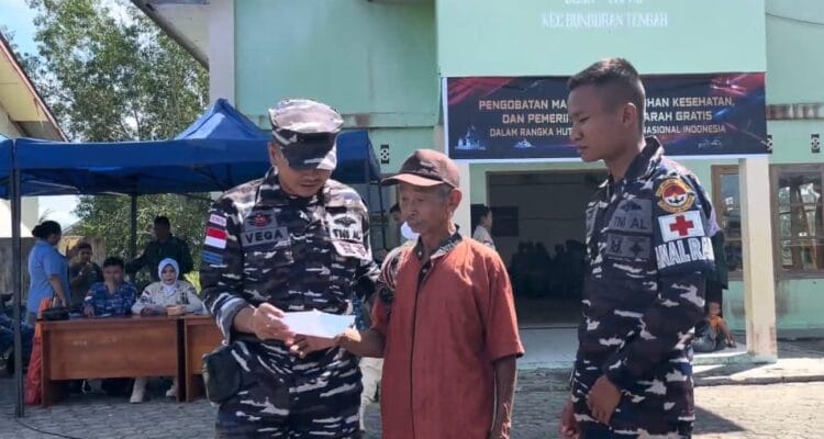 Bakti Kesehatan TNI, Sentuh Hati Rakyat di Desa Tapau Bakti Kesehatan TNI, Sentuh Hati Rakyat di Desa Tapau
