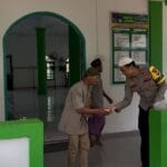 Jumat Berkah di Harapan Jaya, Polisi Hadir dengan Sepiring Nasi Jumat Berkah di Harapan Jaya, Polisi Hadir dengan Sepiring Nasi dan Ketulusan