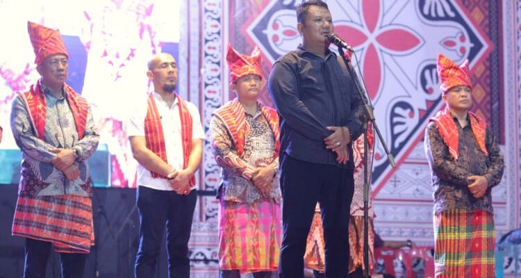 Di Ajang PSBD ke - 6 Kabupaten Asahan, Penampilan Etnis Di Ajang PSBD ke - 6 Kabupaten Asahan, Penampilan Etnis Karo Tampilkan Pesona Budaya yang Memukau