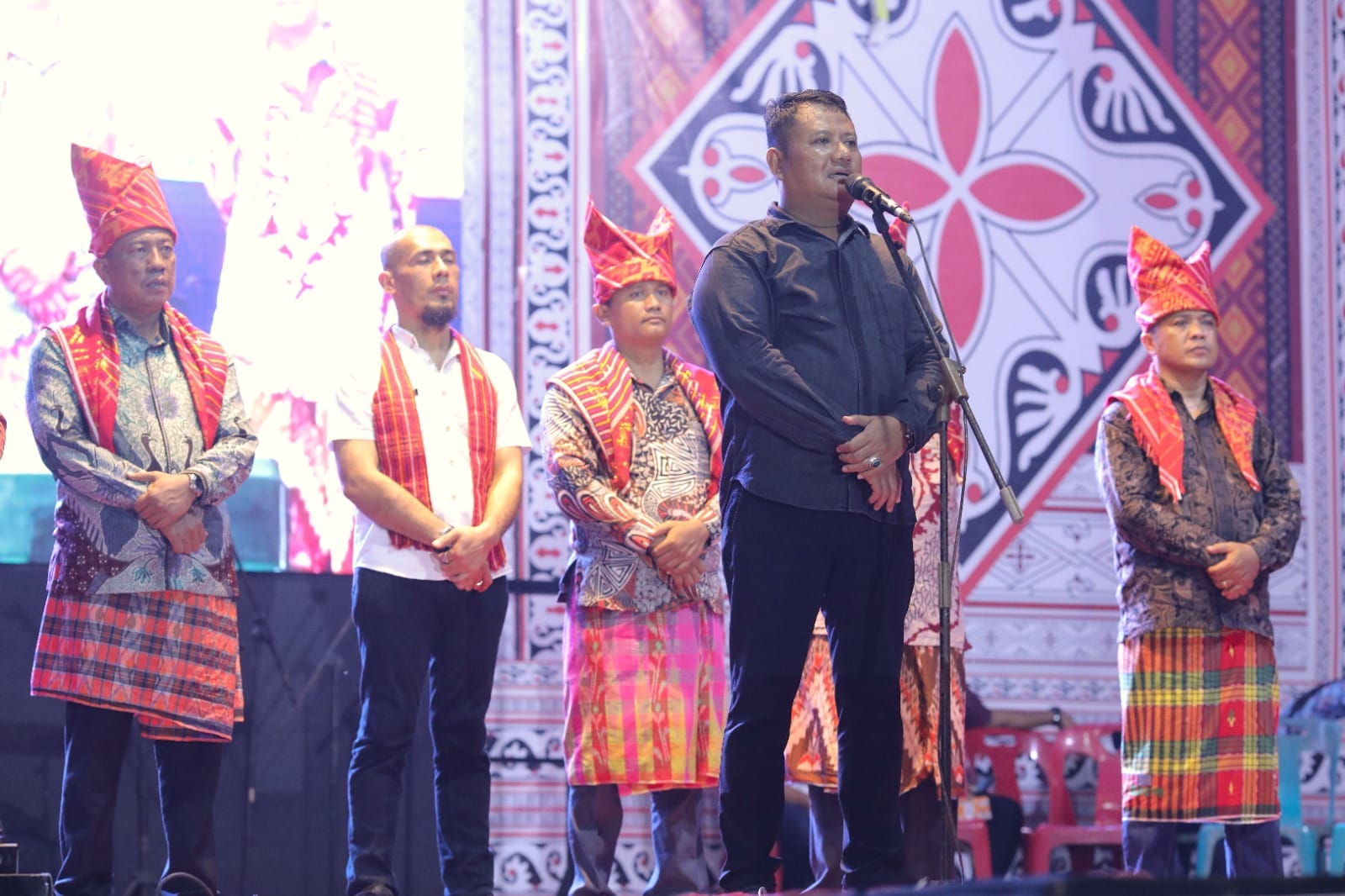 Di Ajang PSBD ke - 6 Kabupaten Asahan, Penampilan Etnis Di Ajang PSBD ke - 6 Kabupaten Asahan, Penampilan Etnis Karo Tampilkan Pesona Budaya yang Memukau