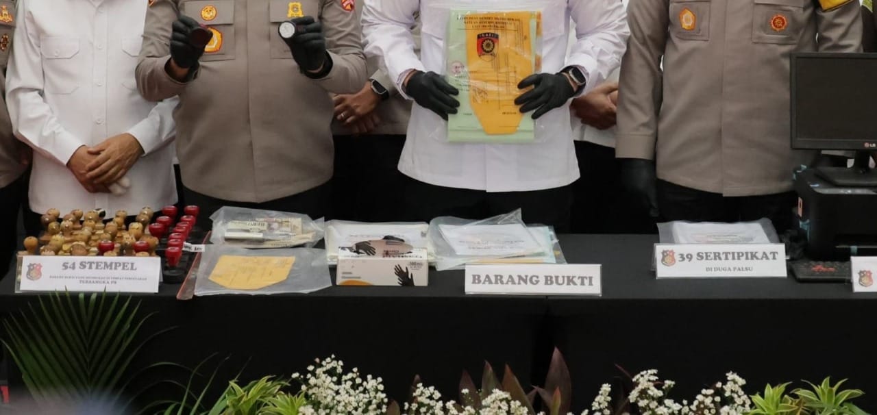 Berantas Mafia Tanah Lewat Pembenahan Sistem, Kementerian ATR/BPN Percepat Pendaftaran Berantas Mafia Tanah Lewat Pembenahan Sistem, Kementerian ATR/BPN Percepat Pendaftaran Tanah di Tahun Pertama Prabowo - Gibran