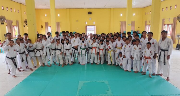 Menakar Semangat di Balik Ujian Sabuk Gokasi Natuna Menakar Semangat di Balik Ujian Sabuk Gokasi Natuna